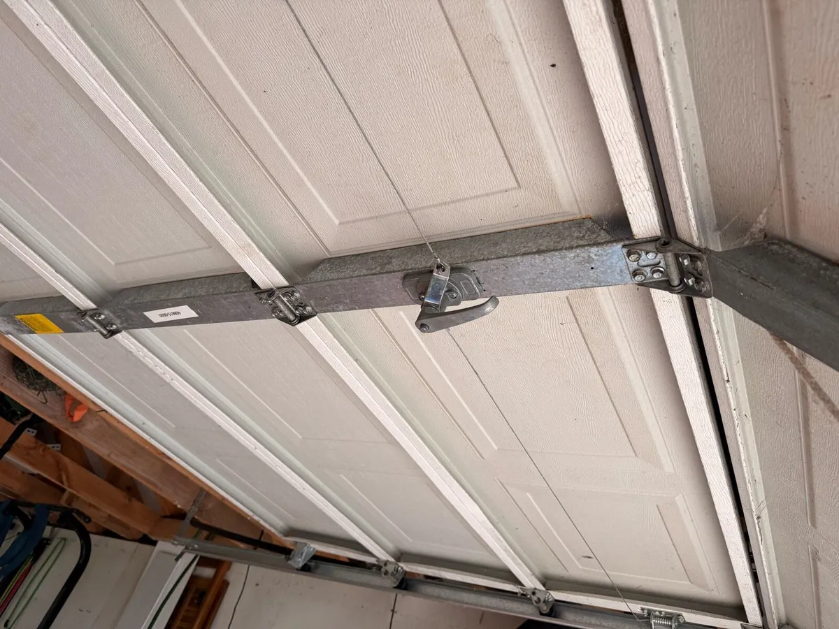 Galvanised steel garage door - Image 3