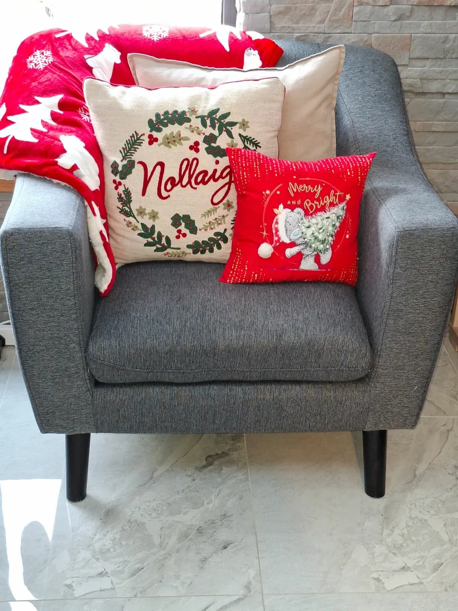 Sofa and two armchairs - Image 4