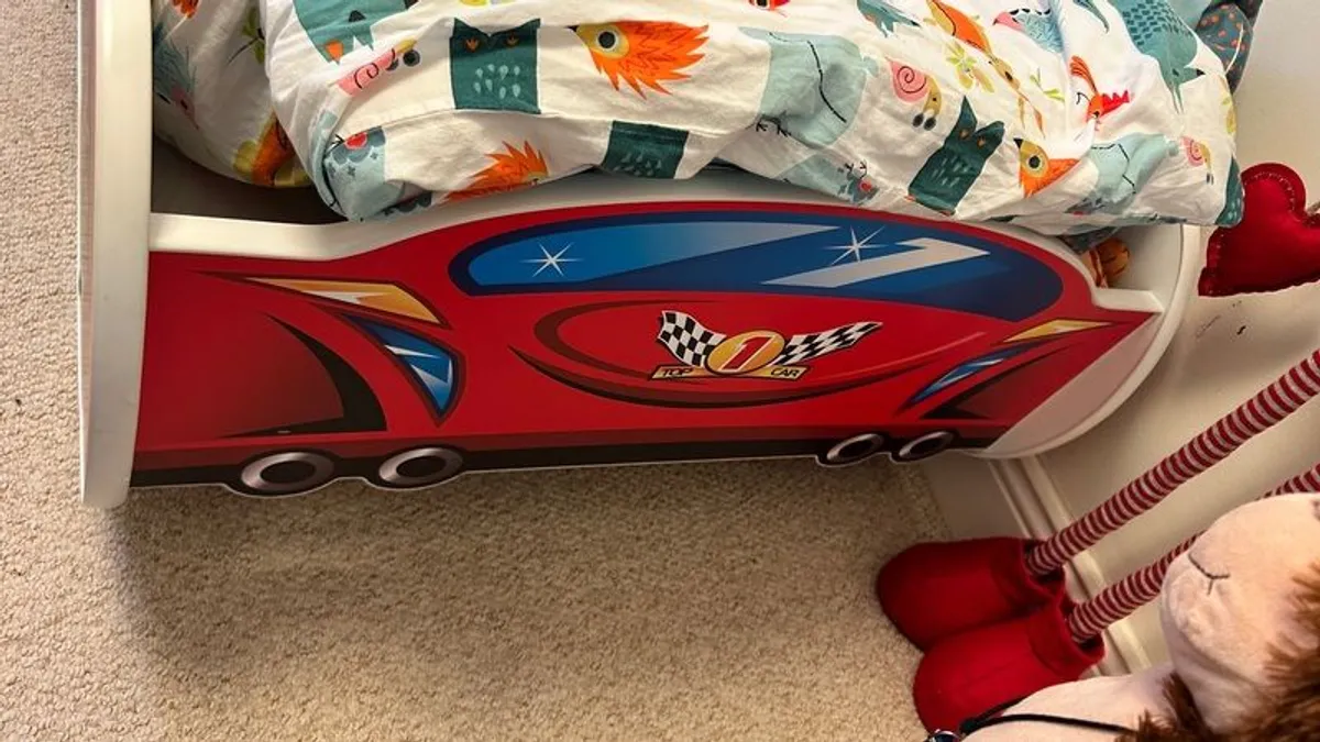 Kids/ toddler racing car shape bed - Image 3