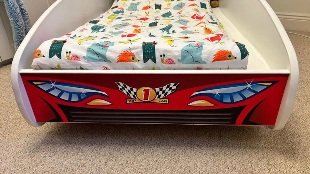 Kids/ toddler racing car shape bed - Image 4