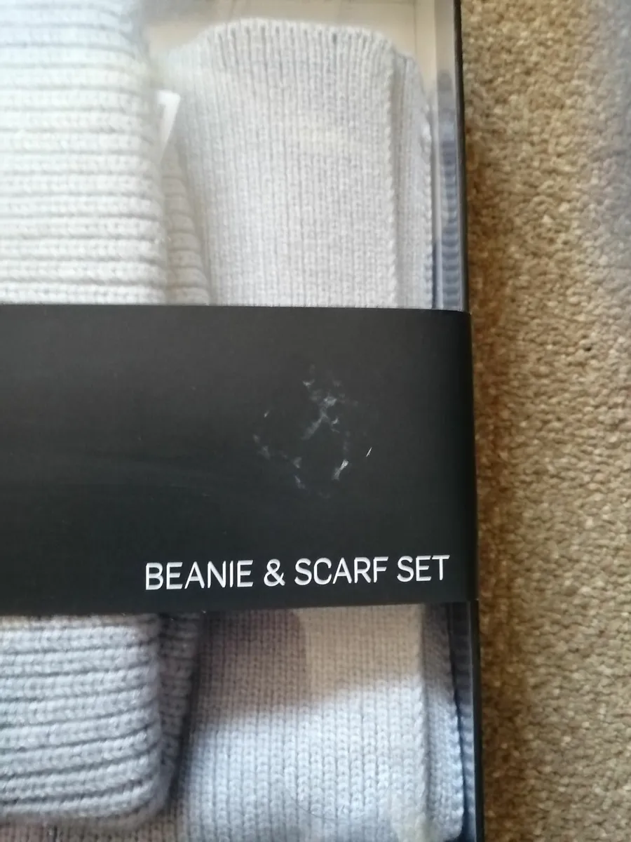 Paul Galvin hat and scarf set - Image 3