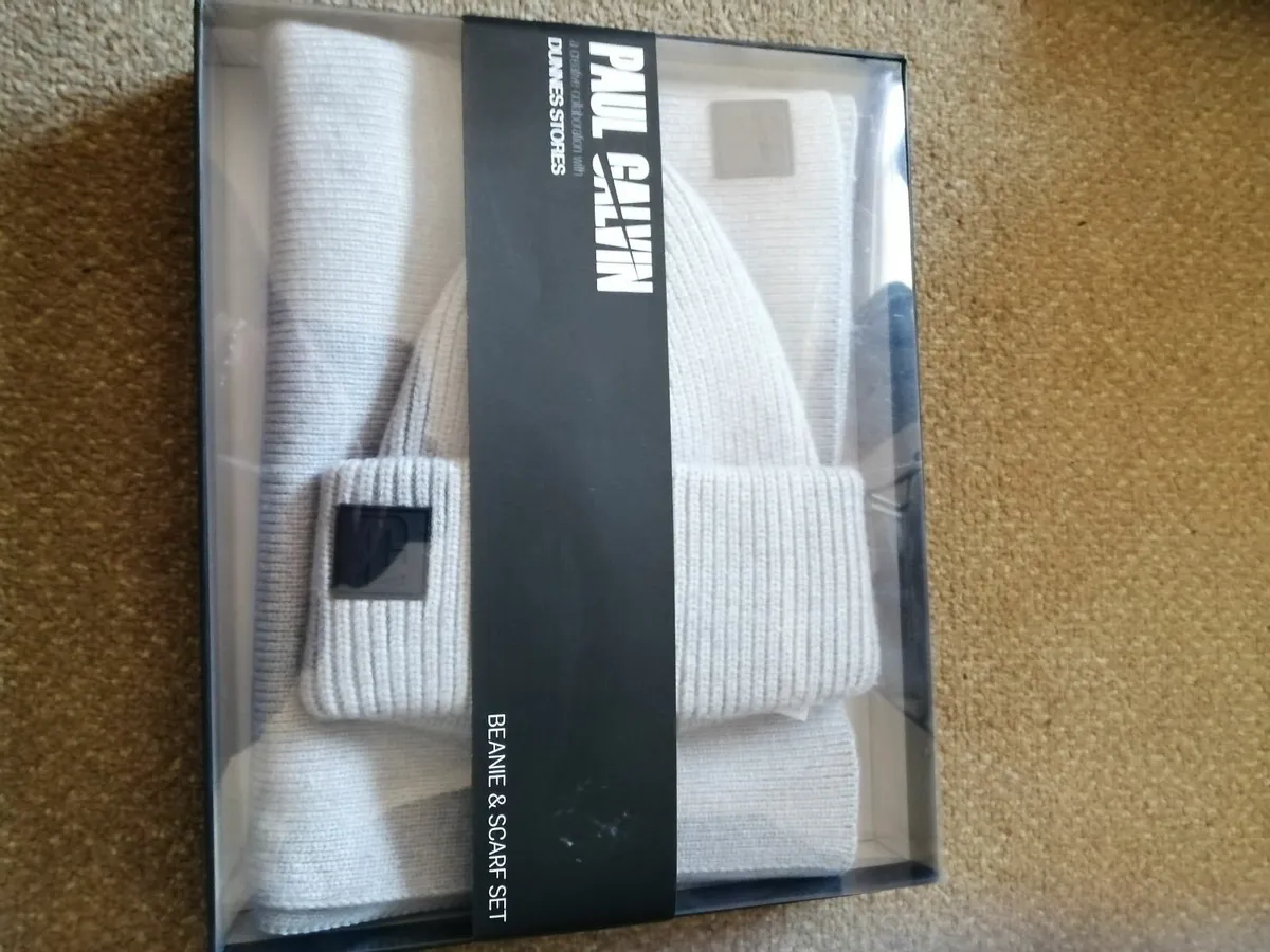 Paul Galvin hat and scarf set - Image 4