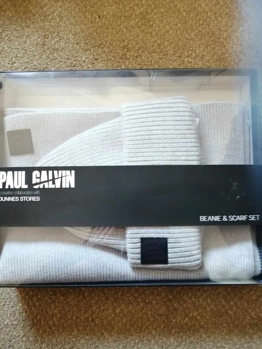 Paul Galvin hat and scarf set - Image 1