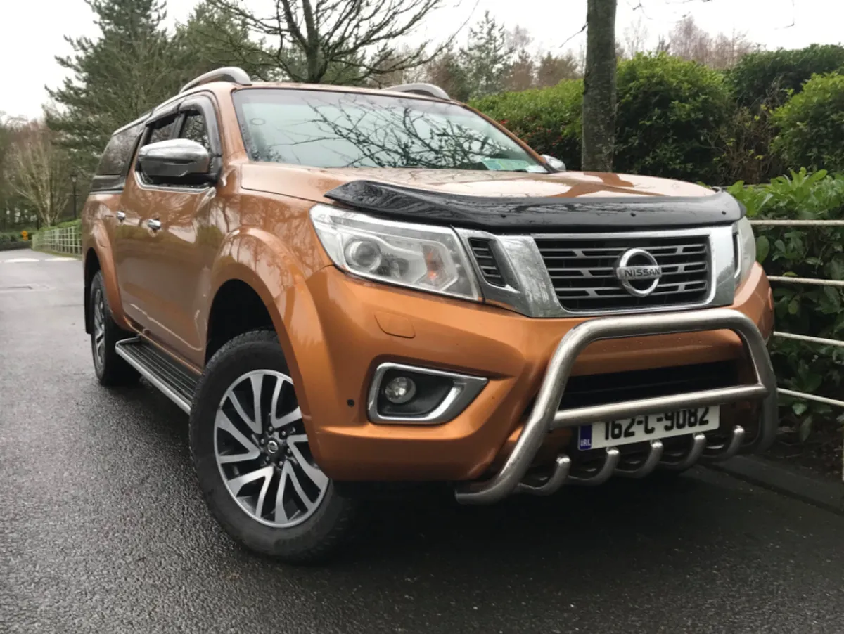 Nissan Navara Crew Cab 4X4 Deluxe Editon Sunroof - Image 2