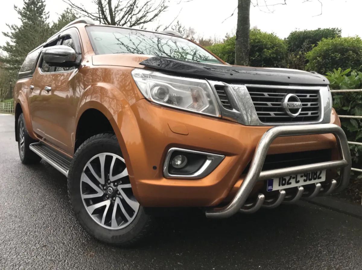 Nissan Navara Crew Cab 4X4 Deluxe Editon Sunroof - Image 3