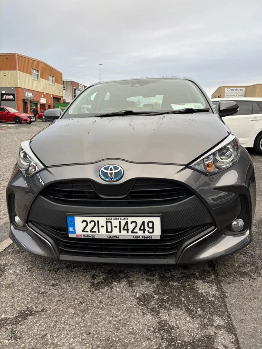 2022 Toyota Yaris 1.5 HYBRID 5 Dr LUNA - Image 3