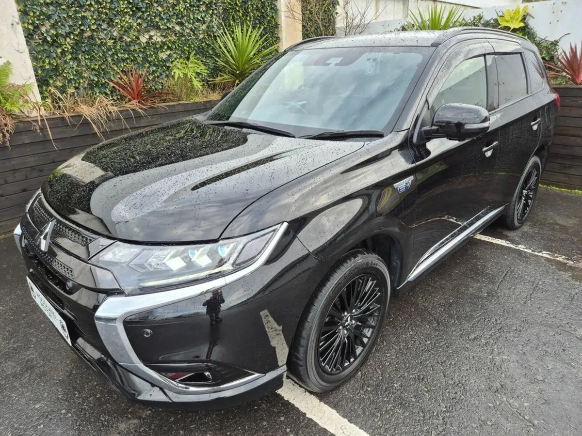 Mitsubishi Outlander 2.4 PHEV /INTENSE BLACK EDITI - Image 1