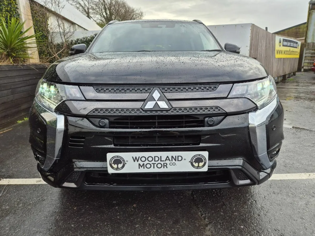 Mitsubishi Outlander 2.4 PHEV /INTENSE BLACK EDITI - Image 4