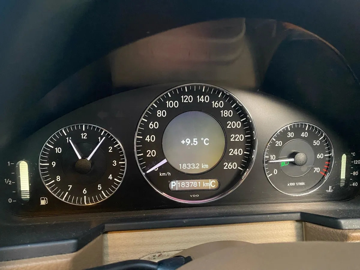 Mercedes Benz E200 Kompressor - Image 2