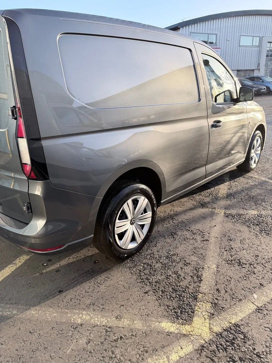 Volkswagen Caddy 2023 automatic 122bhp - Image 2