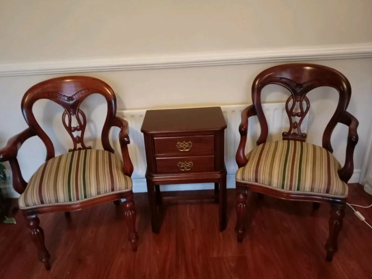 Pair of mahogany armchairs - Image 1