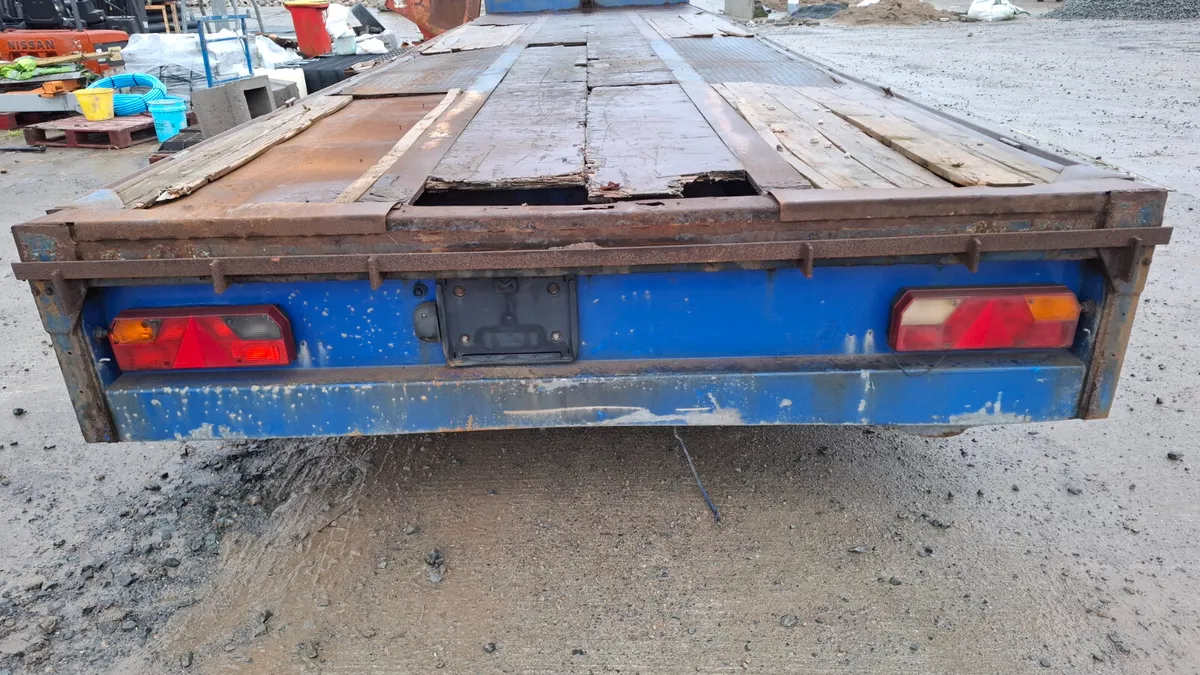 2008 SDC  Step Frame Flat Trailer 45 Foot , 3 Axle - Image 4