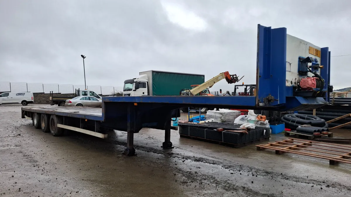 2008 SDC  Step Frame Flat Trailer 45 Foot , 3 Axle - Image 1