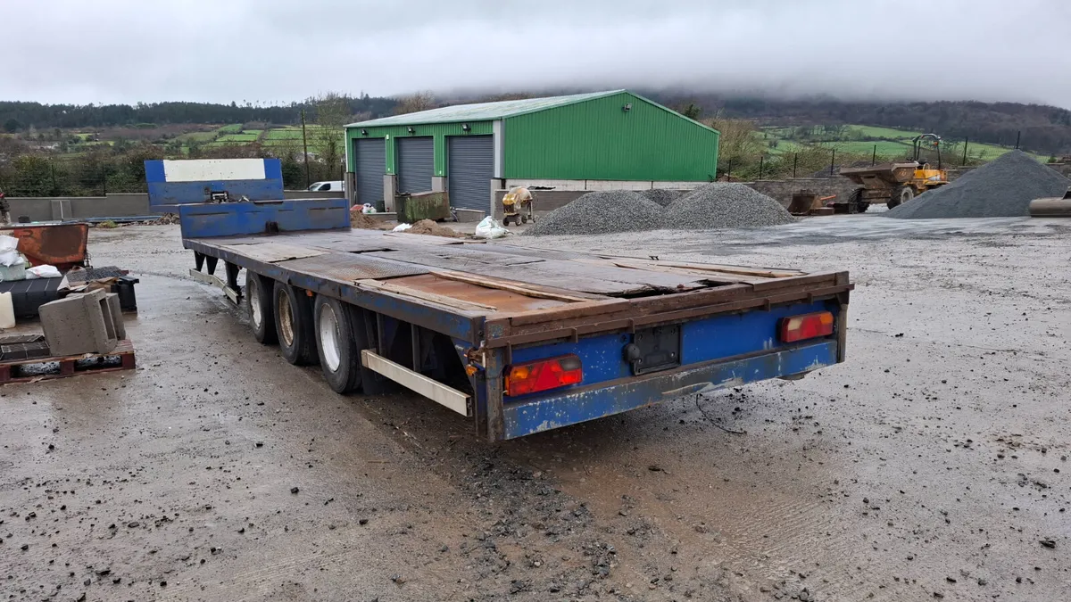 2008 SDC  Step Frame Flat Trailer 45 Foot , 3 Axle - Image 3