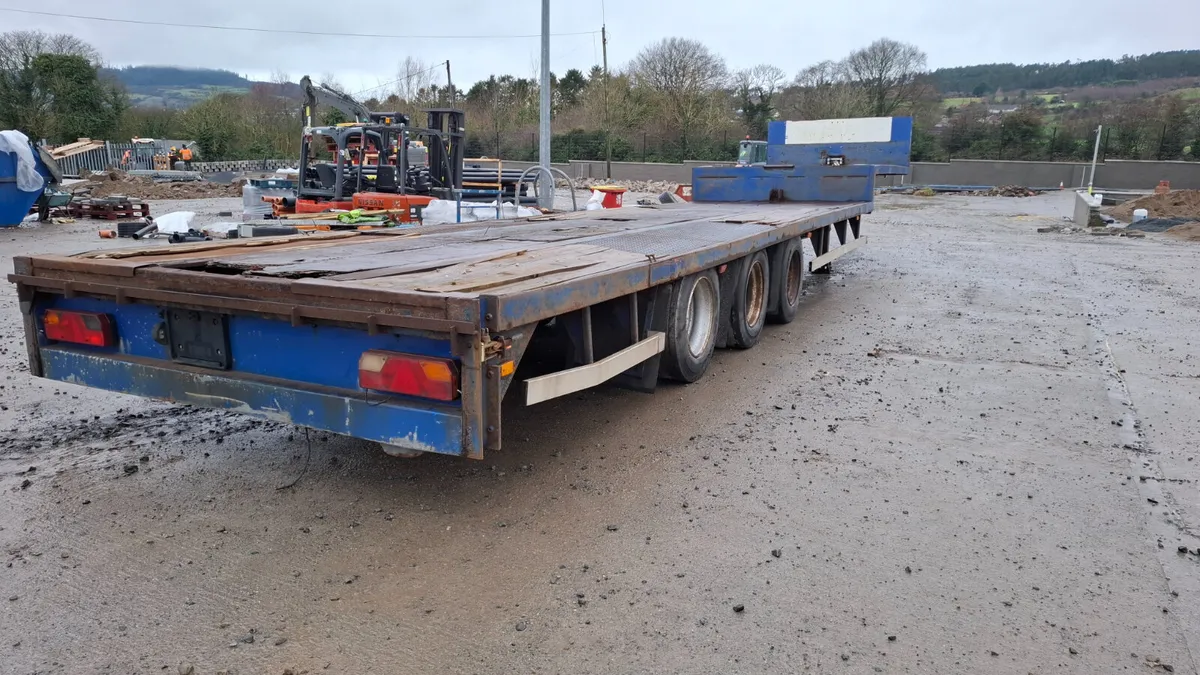 2008 SDC  Step Frame Flat Trailer 45 Foot , 3 Axle - Image 2