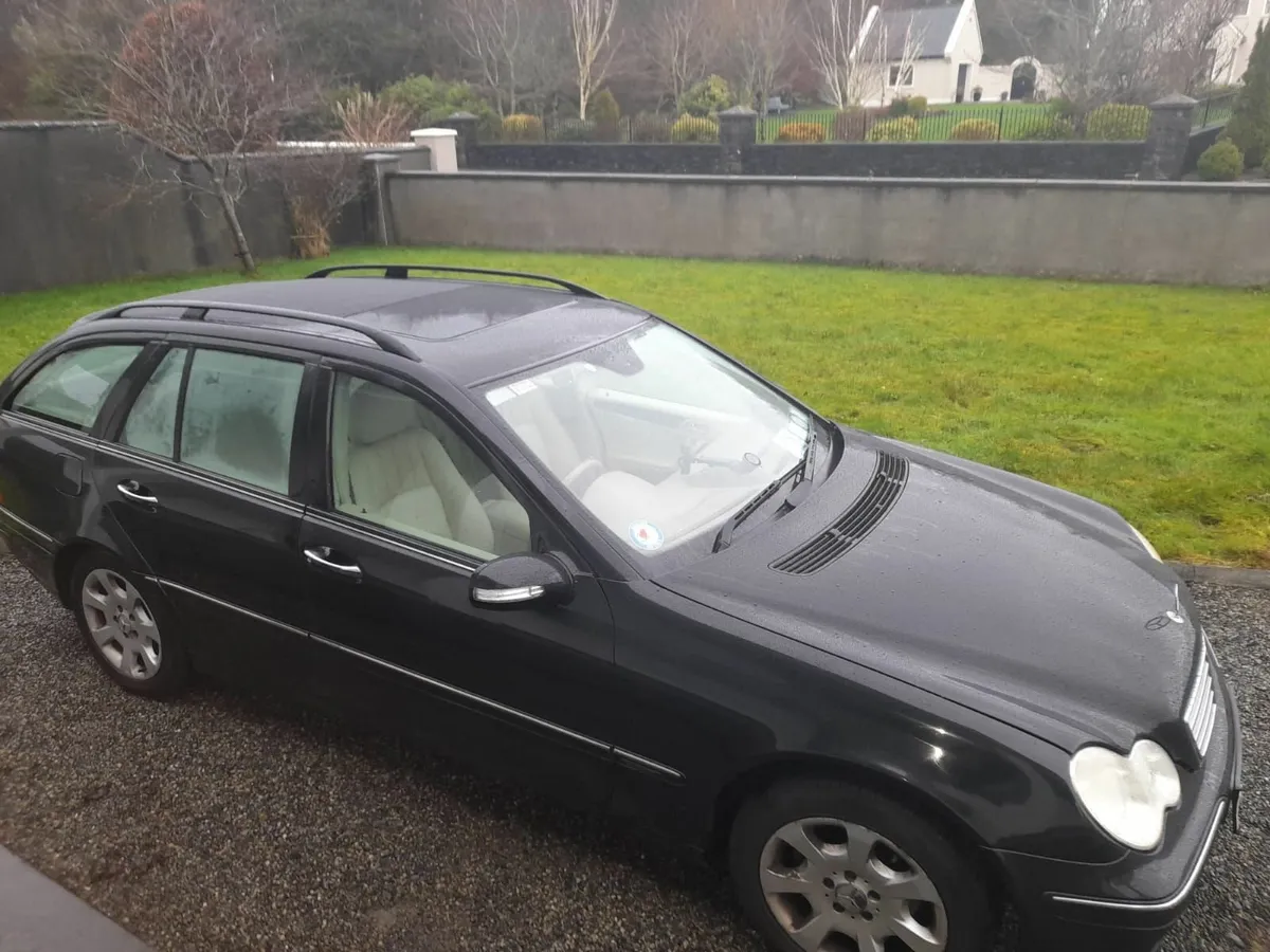 Mercedes-Benz C-Class 2005 - Image 3