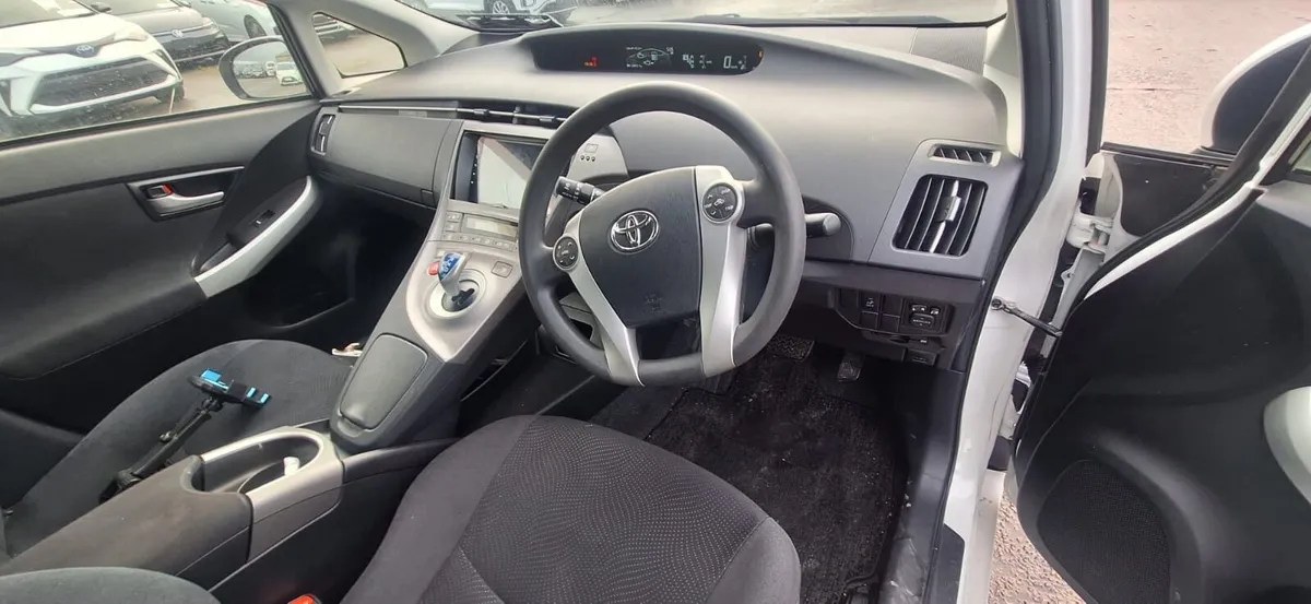 15 prius - Image 4