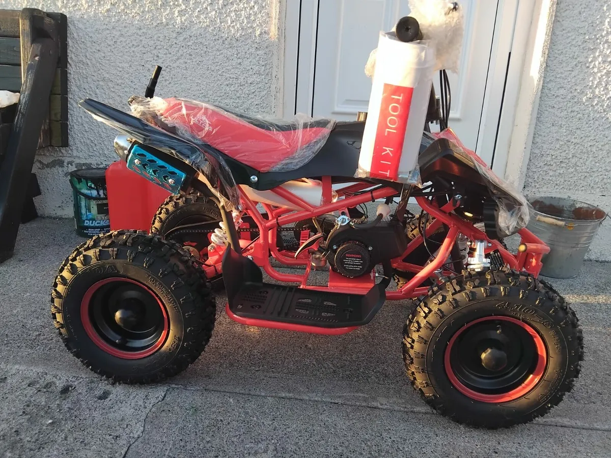 3 left in stock new 50cc kids petrol quad - Image 1