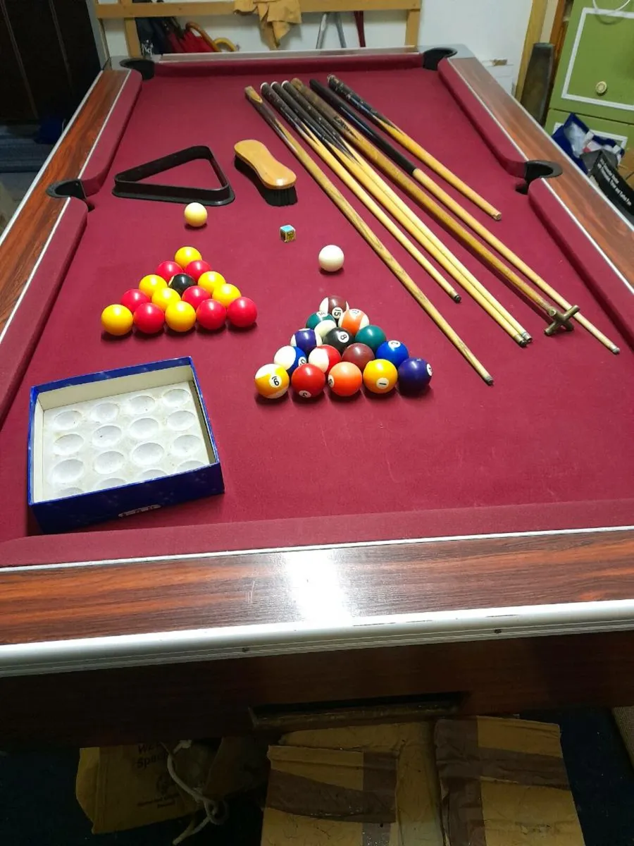 Pool table - Image 1