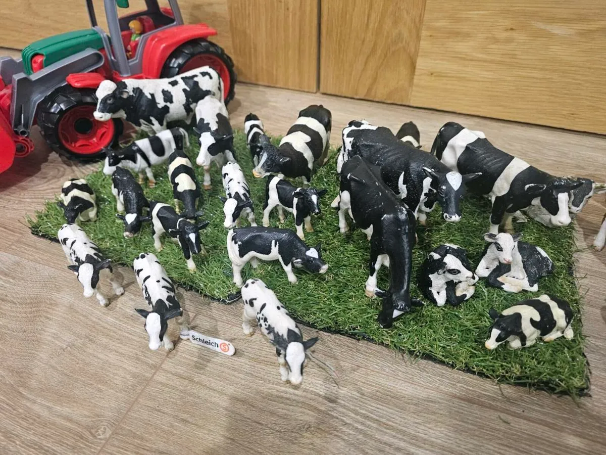 Set of 36 Schleich cows and calfs farm animals - Image 1