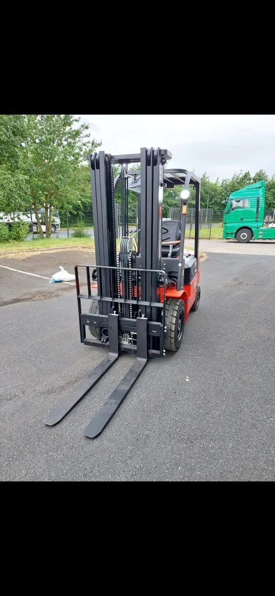 Forklift - Image 2