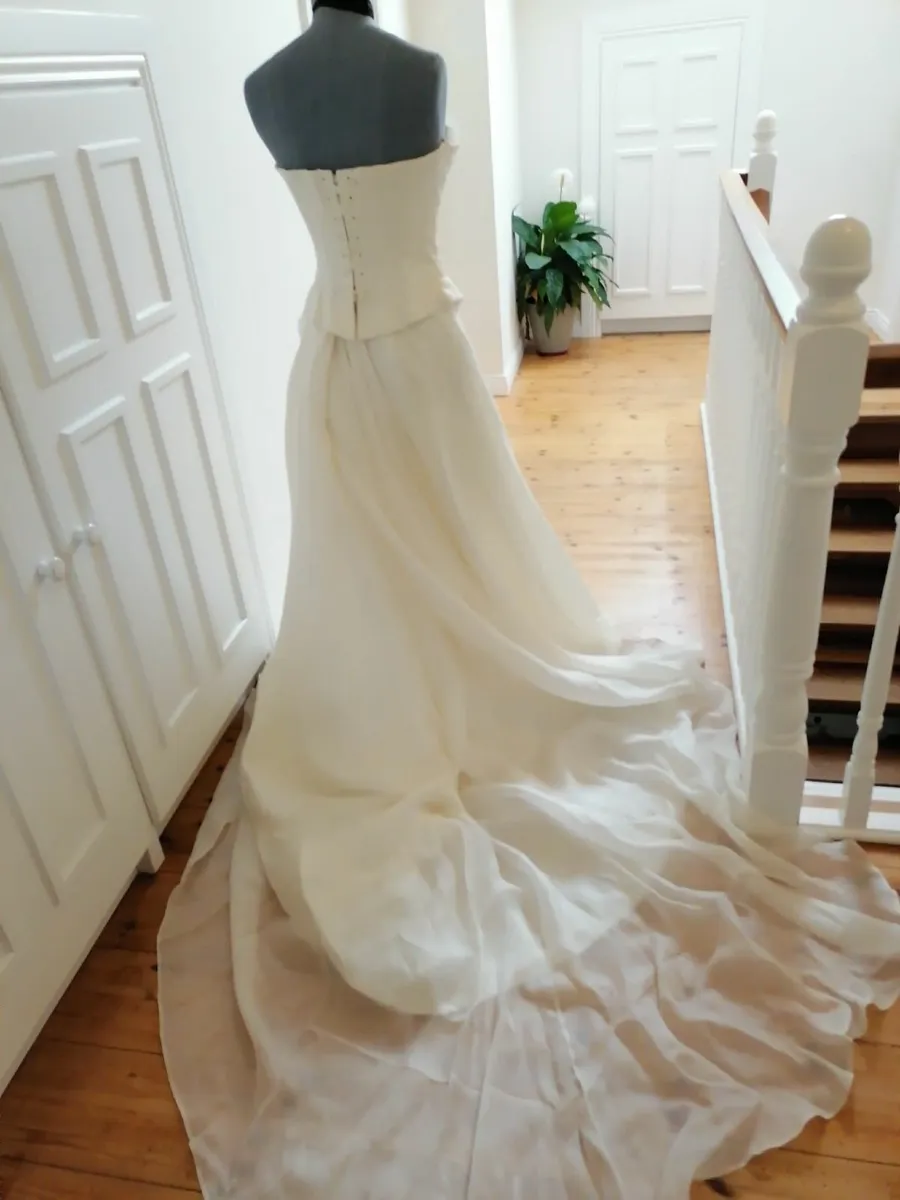 Vintage style French wedding dress - Image 2