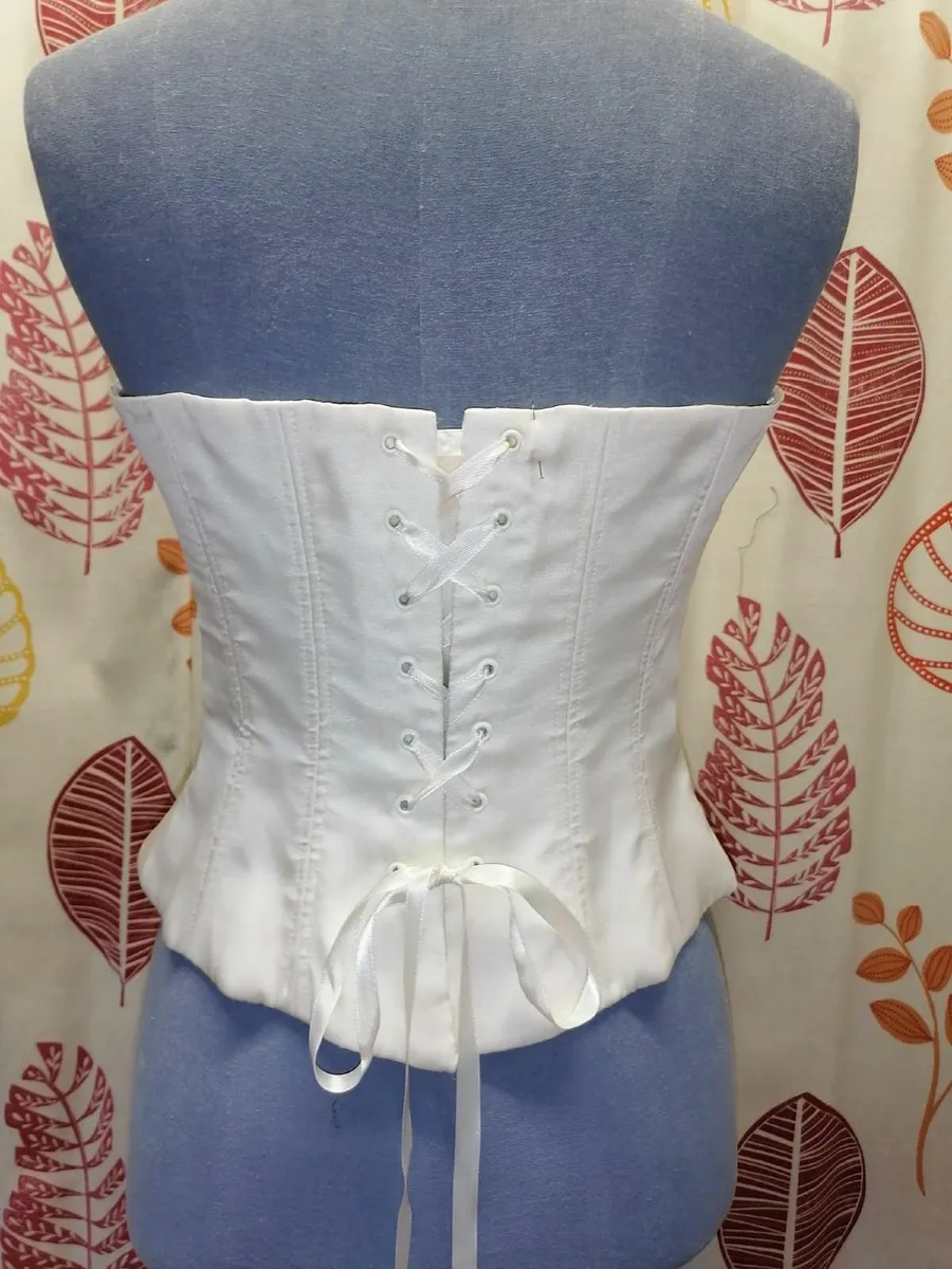 Vintage style French wedding dress - Image 4