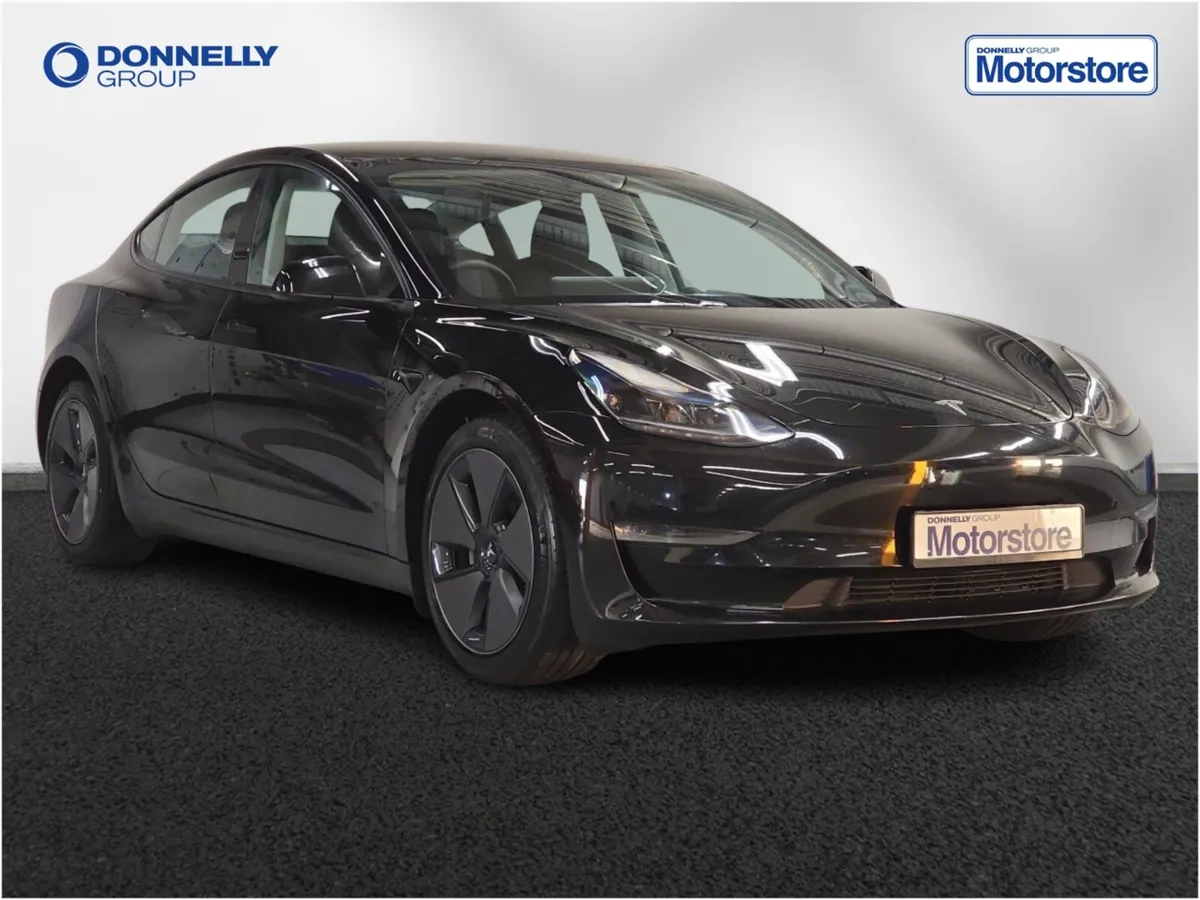 Tesla Model 3 Saloon Long Range - Image 1