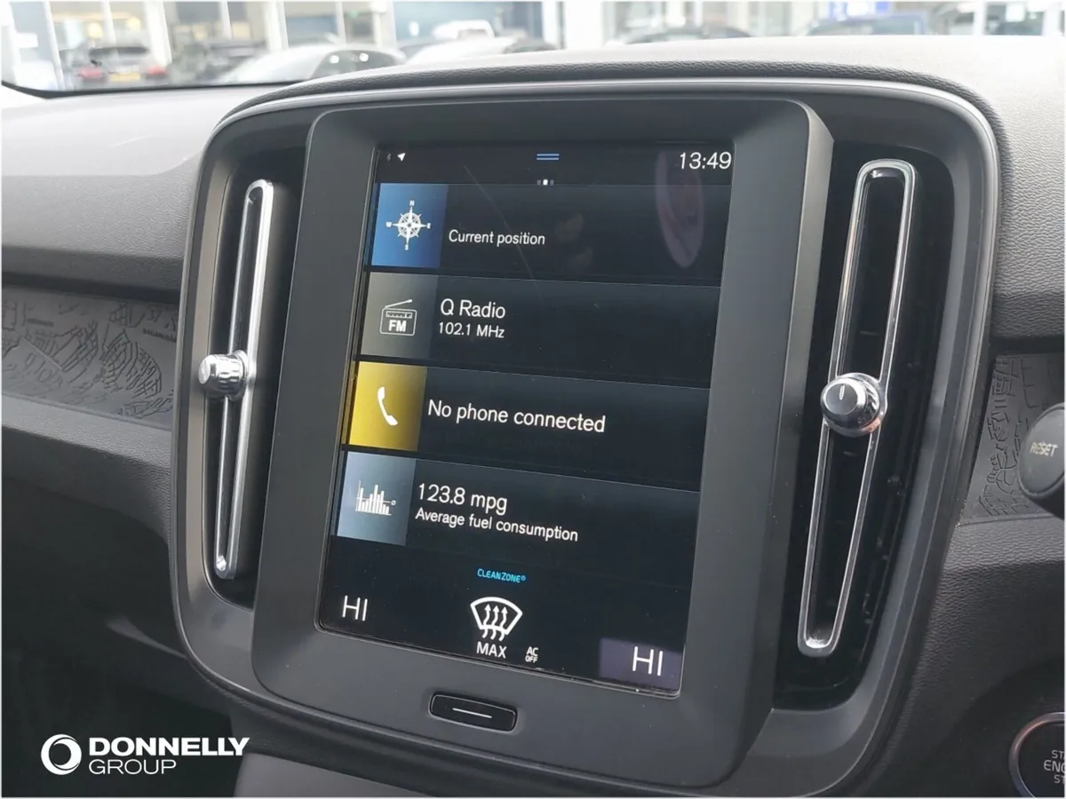 Volvo XC40 Estate Momentum Core - Image 4