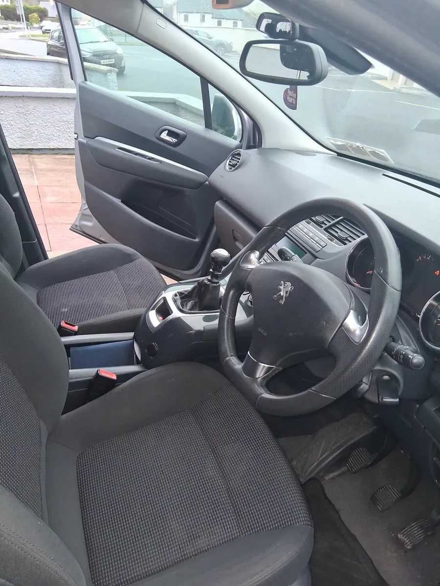 Peugeot 5008 2015 - Image 4