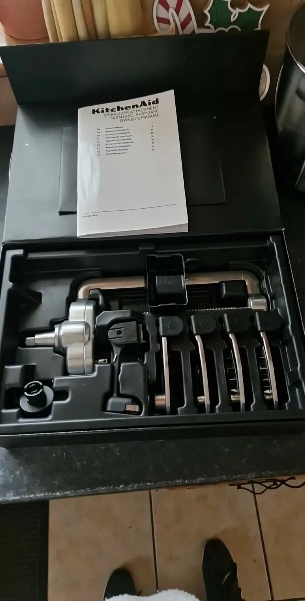 Kitchen aid mixer black and a ninja  double air fr - Image 2