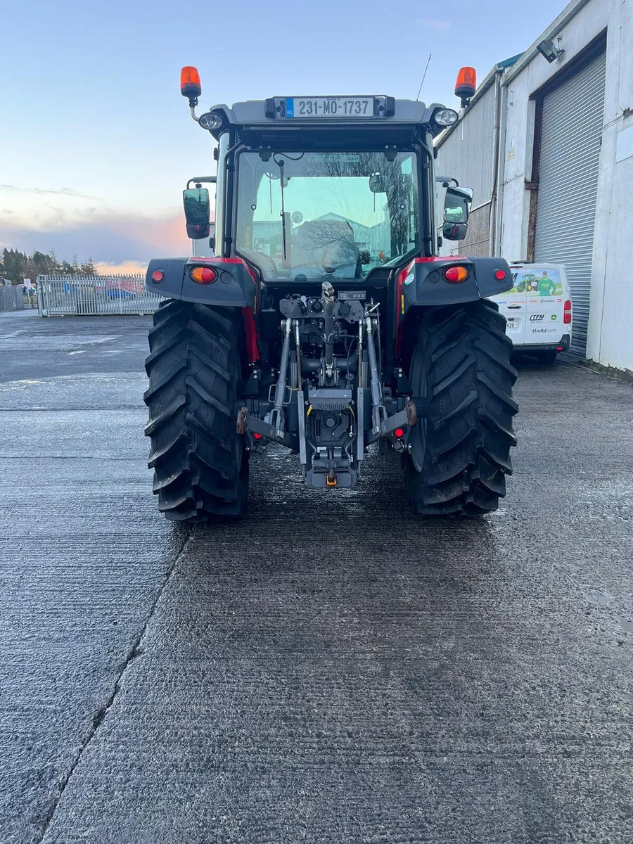 Massey Ferguson 5710 M 2023 - Image 4