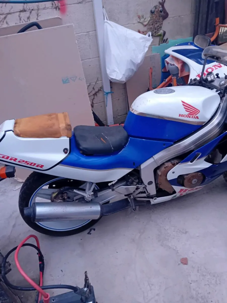 Cbr 250 - Image 4