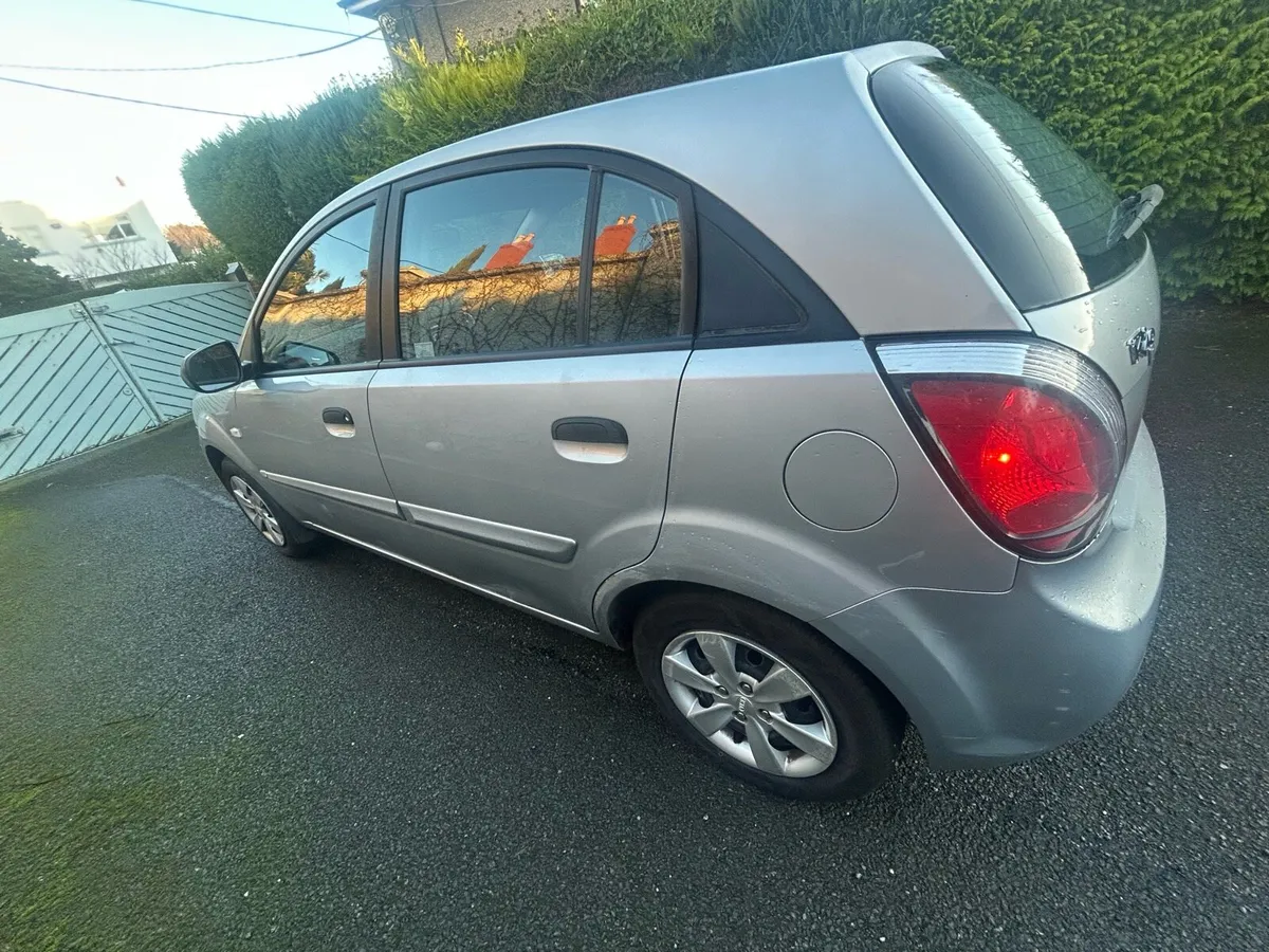 Kia Rio 1.4 petrol 2011 - Image 4