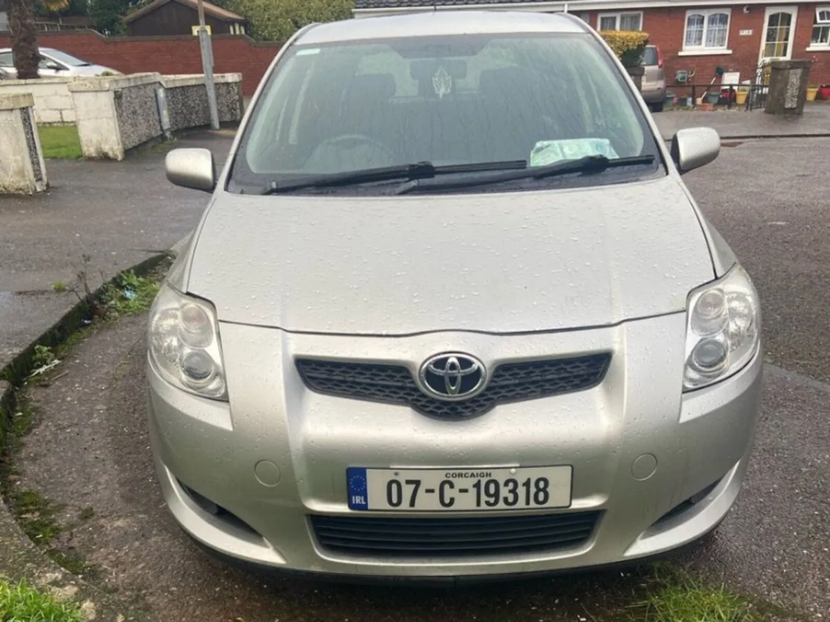 Toyota auris 1.4 5dr luna - Image 1