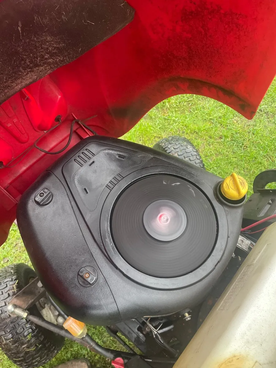 Castlegarden ride on mower - Image 3