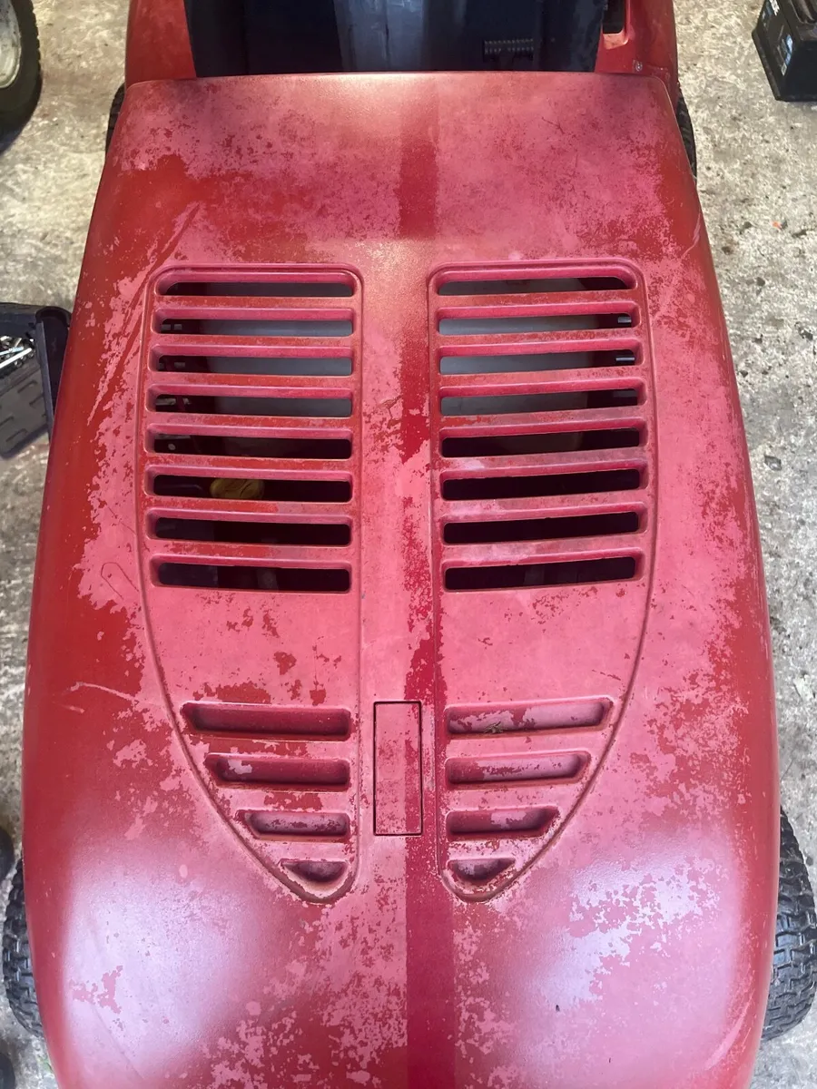 Castlegarden ride on mower - Image 4