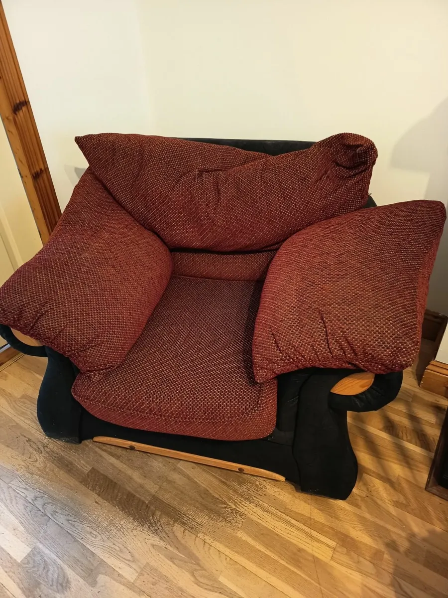 Three Piece Furniture Set - Image 3