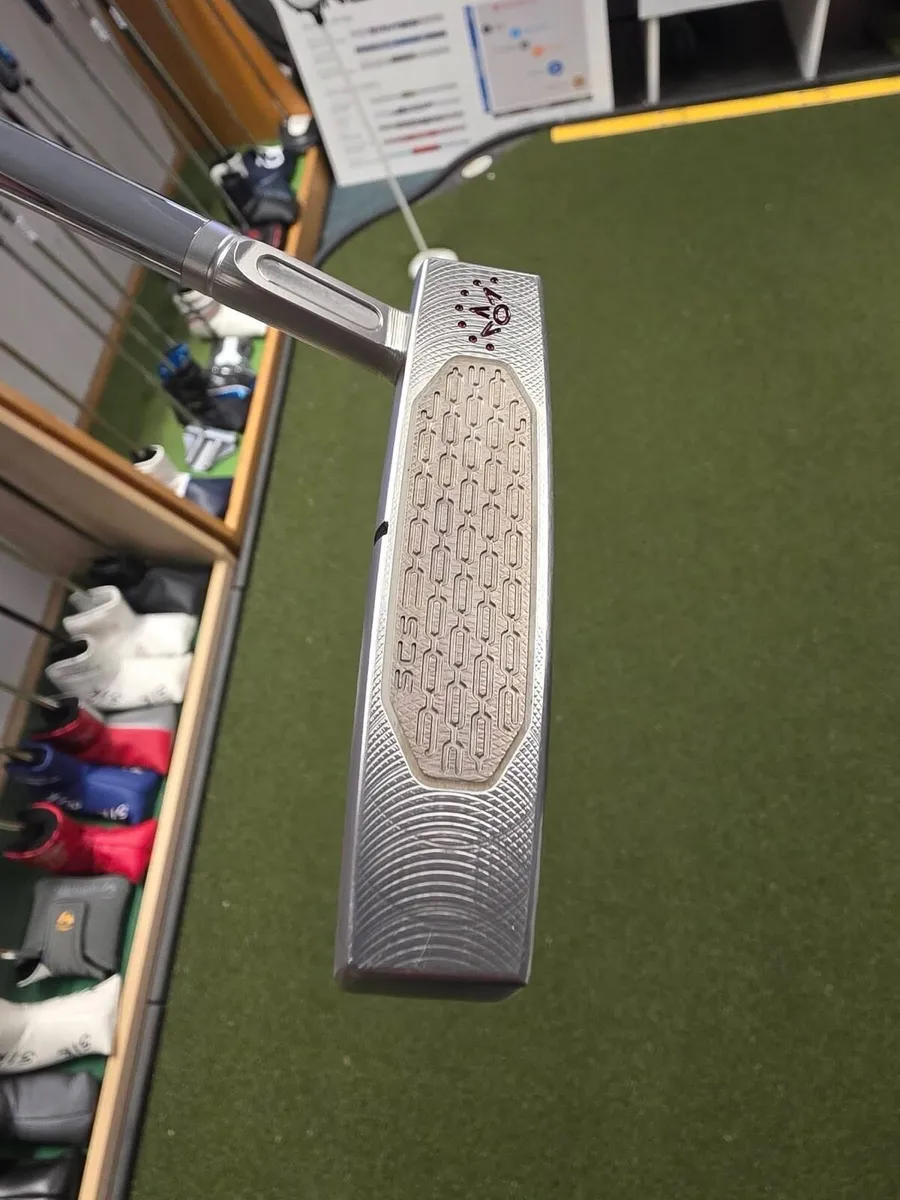 Like New Scotty Cameron Studio Style Fastback Putt - Image 4