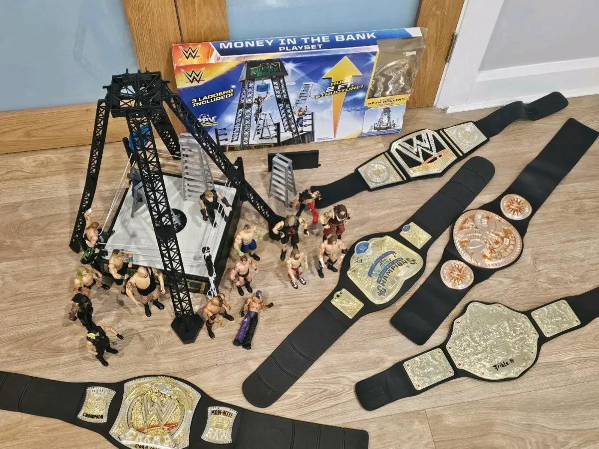 WWE Wrestling toys and ring. - Image 1