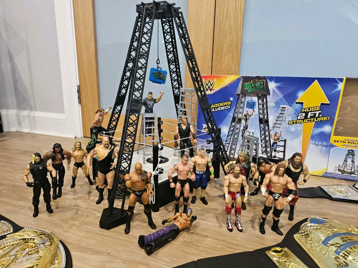 WWE Wrestling toys and ring. - Image 3