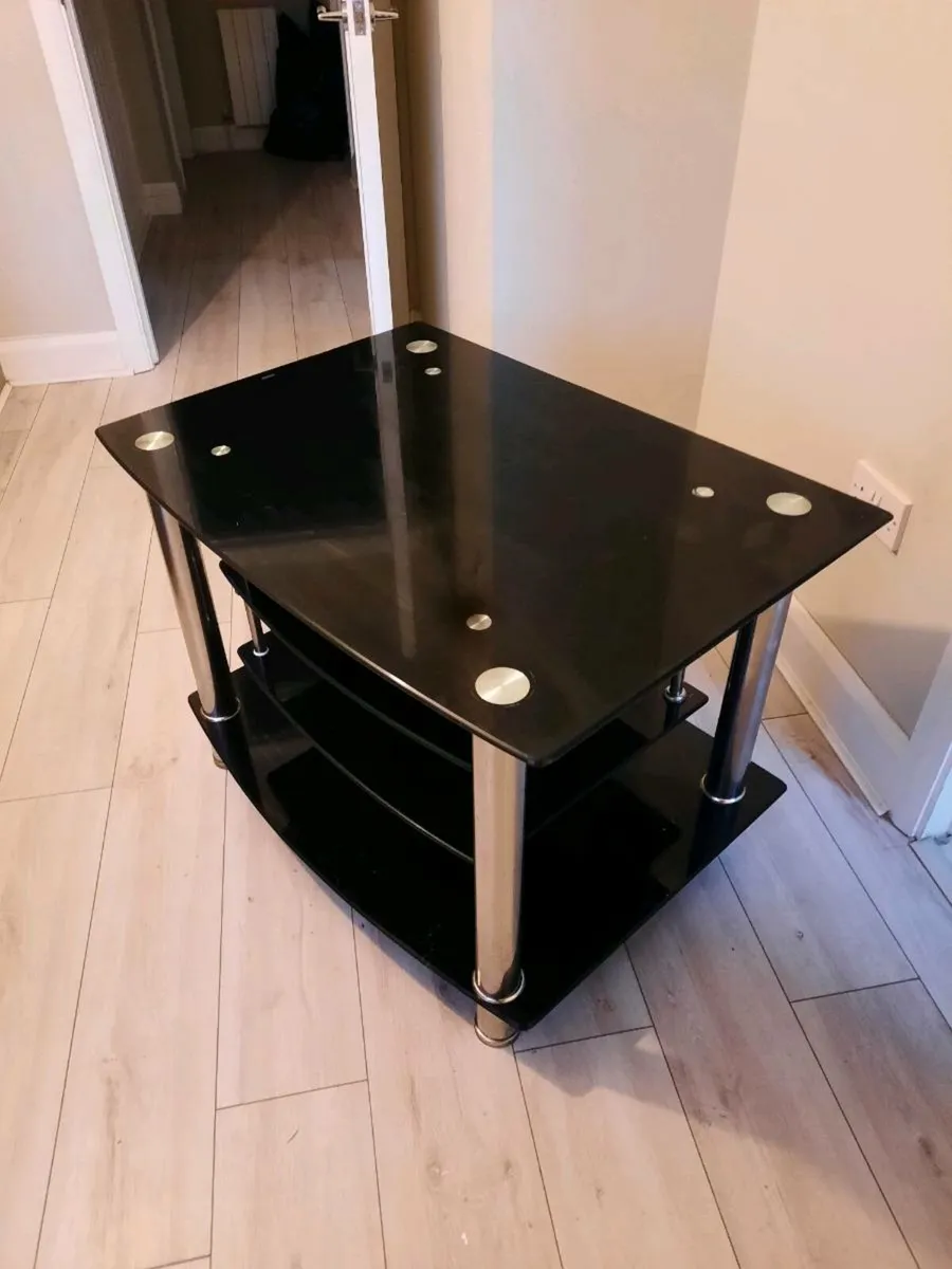 TV stand for free - Image 1