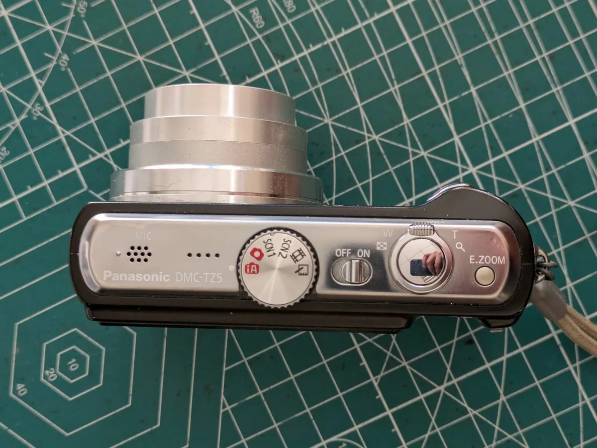 Panasonic Lumix TZ5 9MP CCD🌈 sensor 📸Leica lens - Image 2