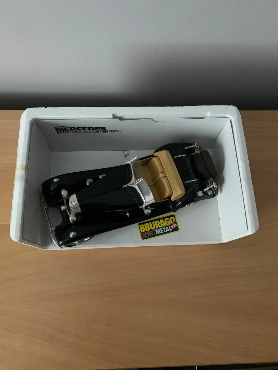 1936 Mercedes Benz Roadster 1/18 Burago Model Car - Image 3
