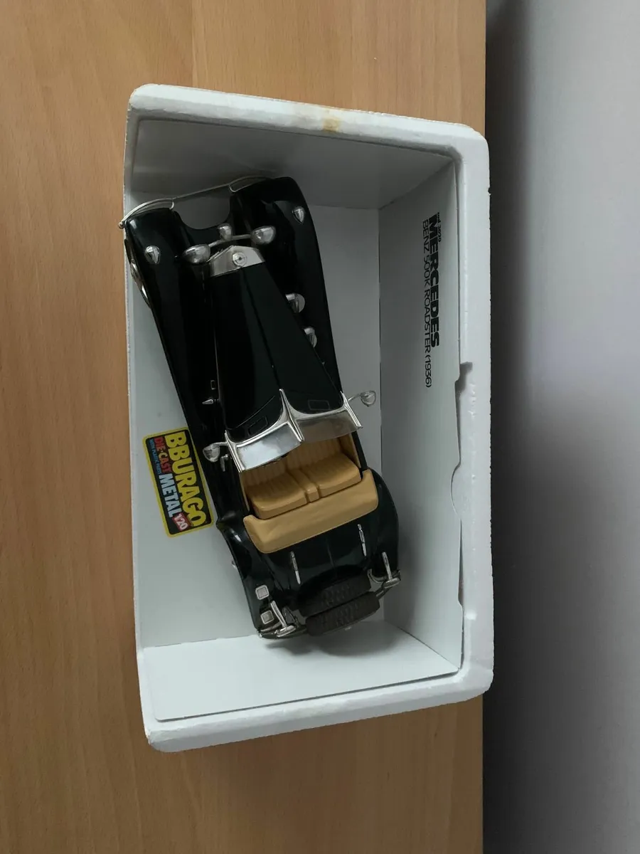 1936 Mercedes Benz Roadster 1/18 Burago Model Car - Image 4