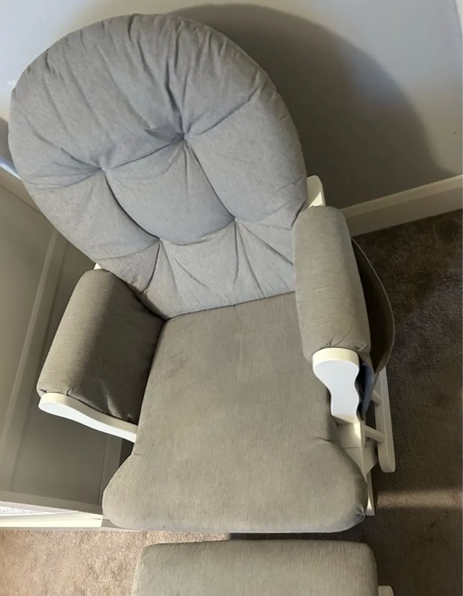 babylo rocking chair and footstool - Image 3