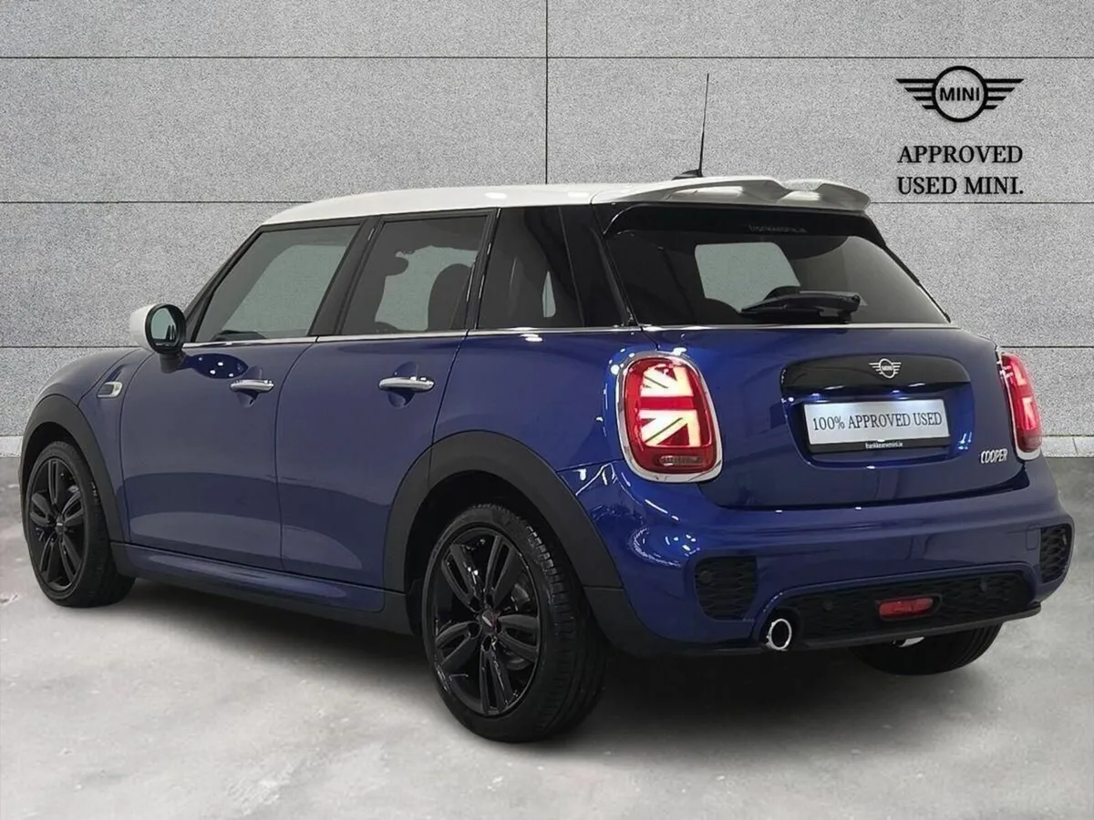 Mini Cooper 5-Door Cooper Sport - Image 3