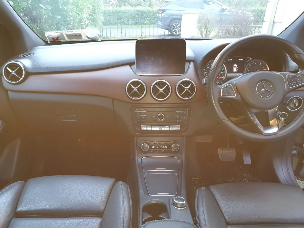 Mercedes-Benz B-Class 2017 - Image 2