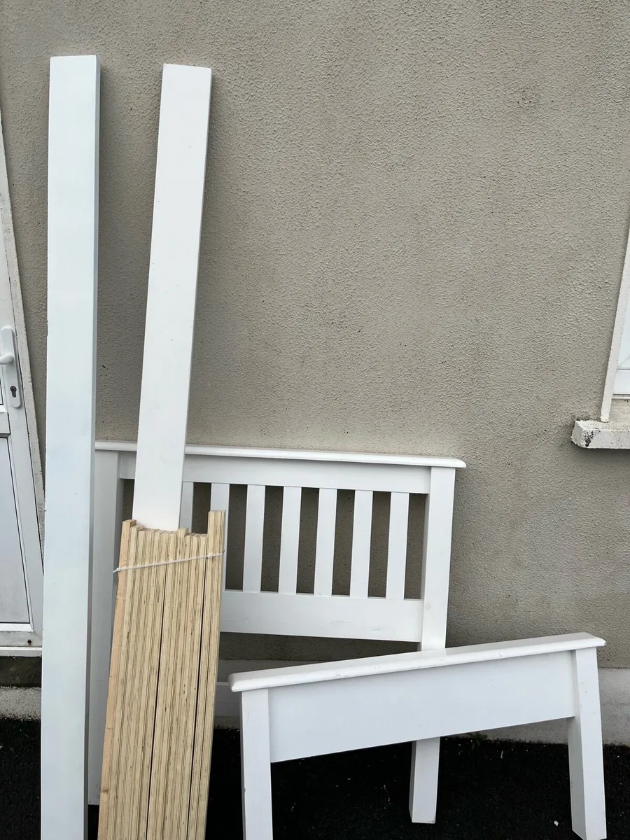 Single beds - Image 2