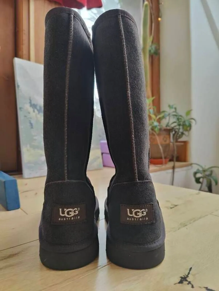 Ugg - Image 2